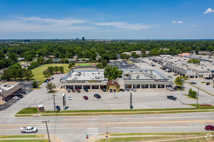 6004-6032 S Sheridan Rd, Tulsa, OK à louer - Photo de l’immeuble – Image 3 sur 7