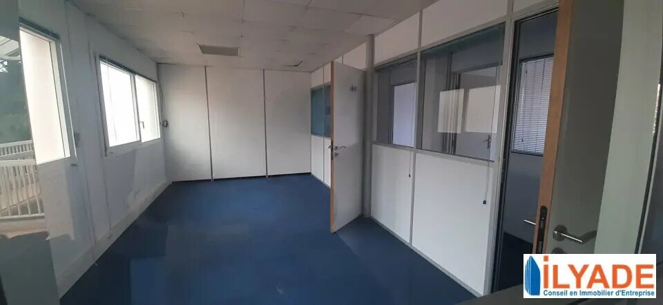 Bureau dans Vitrolles à louer - Photo de l’immeuble – Image 3 sur 6