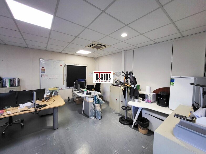 Bureau dans La Seyne Sur Mer à vendre - Photo de l’immeuble – Image 2 sur 12