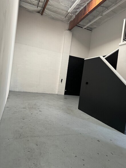 13136 Saticoy St, North Hollywood, CA à louer - Photo de l’immeuble – Image 2 sur 8