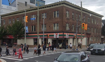 2 Spadina Rd, Toronto, ON à louer Photo de l’immeuble– Image 2 sur 2