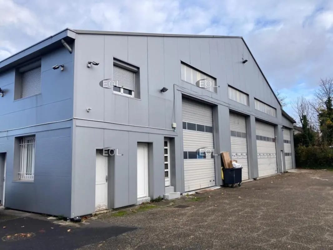 Local d’activités dans Sucy-en-Brie à louer Photo de l’immeuble– Image 1 sur 6