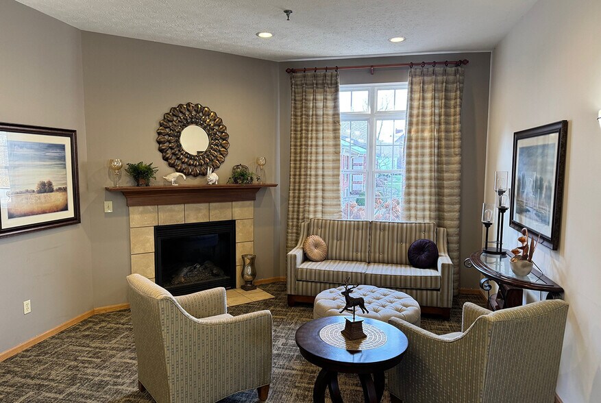 4519 E 82nd St, Indianapolis, IN à louer - Photo de l’immeuble – Image 3 sur 5