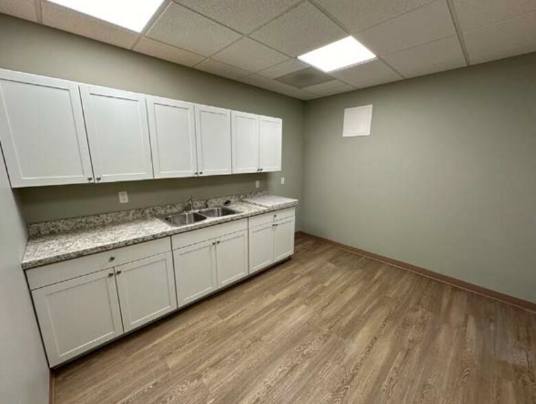 3023 E Kemper Rd, Sharonville, OH à louer - Photo de l’immeuble – Image 2 sur 8