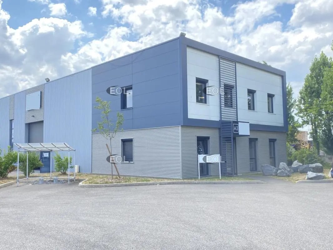 Local d’activités dans Saint-Priest à louer Photo de l’immeuble– Image 1 sur 17