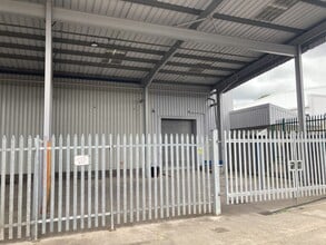 Unit 15a & 15b, M54 Space Centre, Halesfield 8, Madeley à louer Photo de l’immeuble– Image 1 sur 6