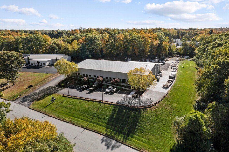 13 Parkway Dr, Plainfield, CT à vendre - Photo principale – Image 1 sur 44