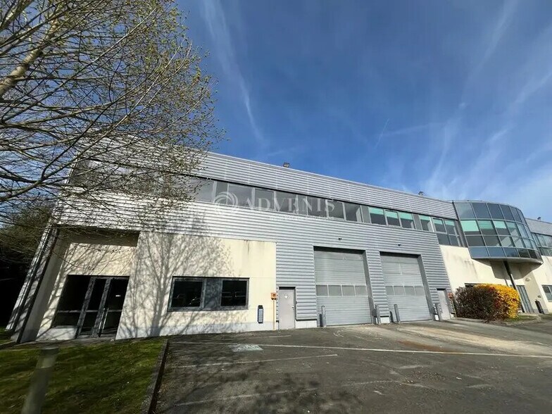 Local d’activités dans Magny-les-Hameaux à louer - Photo de l’immeuble – Image 2 sur 8