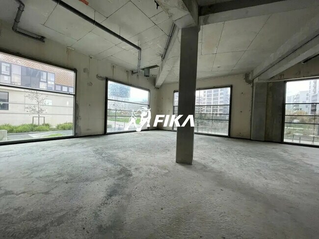 Plus de détails pour Local commercial à vendre