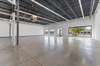 5705 W Old Shakopee Rd, Bloomington, MN à louer Photo de l’immeuble– Image 1 sur 5