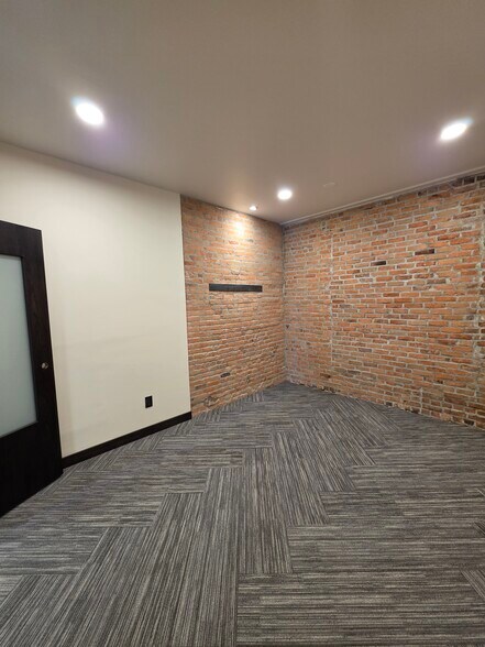 321 E Main St, Bozeman, MT à louer - Photo de l’immeuble – Image 3 sur 6