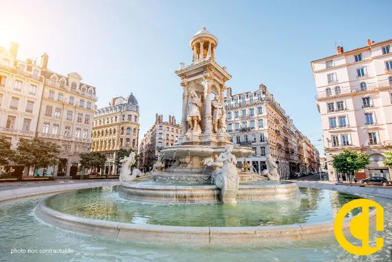8 Place Des Jacobins, Lyon à louer Photo de l’immeuble– Image 1 sur 5