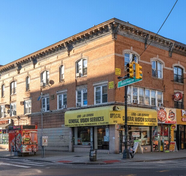 958, 962, 964, 968 & 972 Flatbush Avenue portefeuille de 4 biens à vendre sur LoopNet.fr - Photo de l’immeuble – Image 2 sur 6