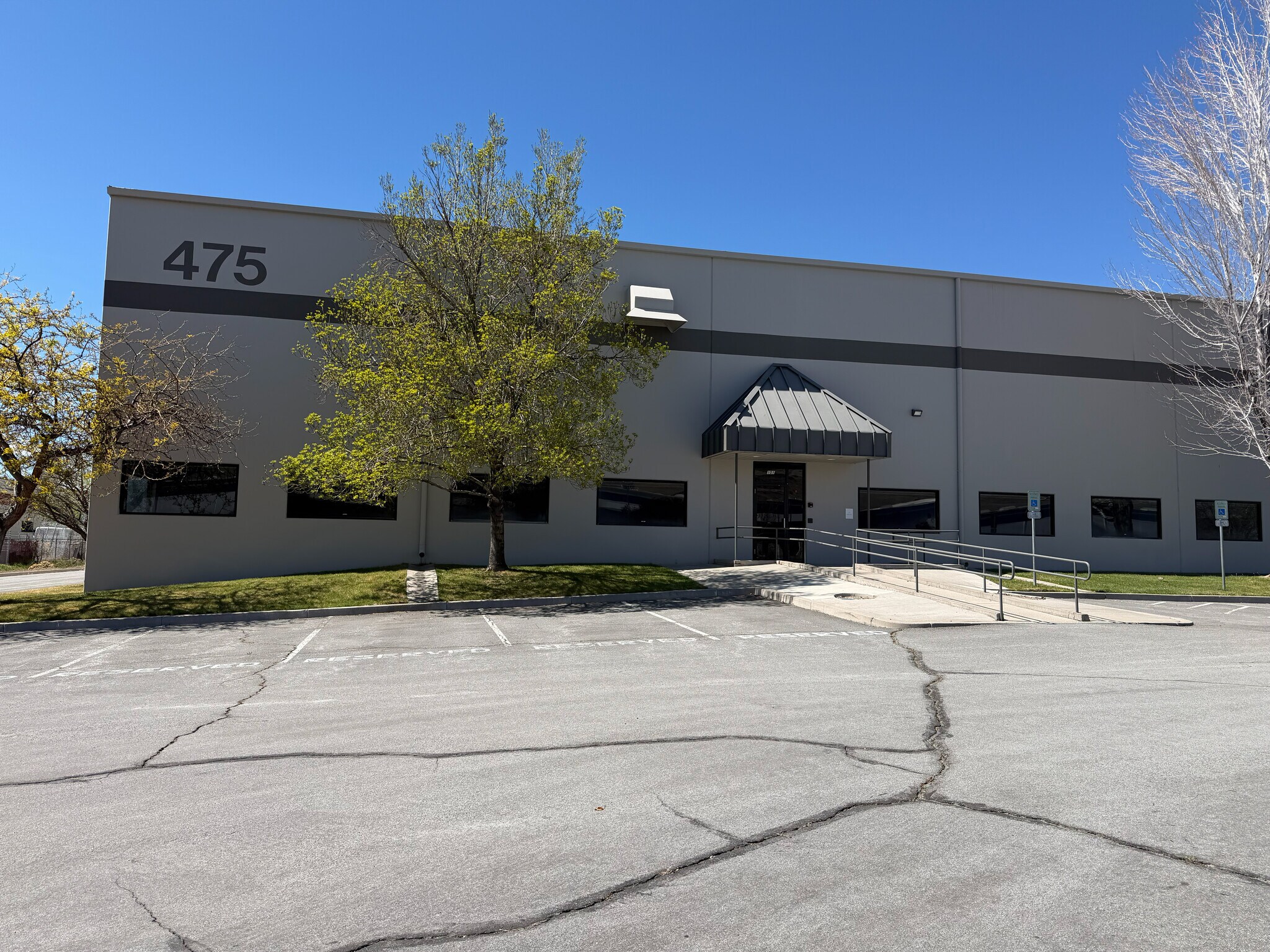 475 Lillard Dr, Sparks, NV à louer Photo principale– Image 1 sur 3