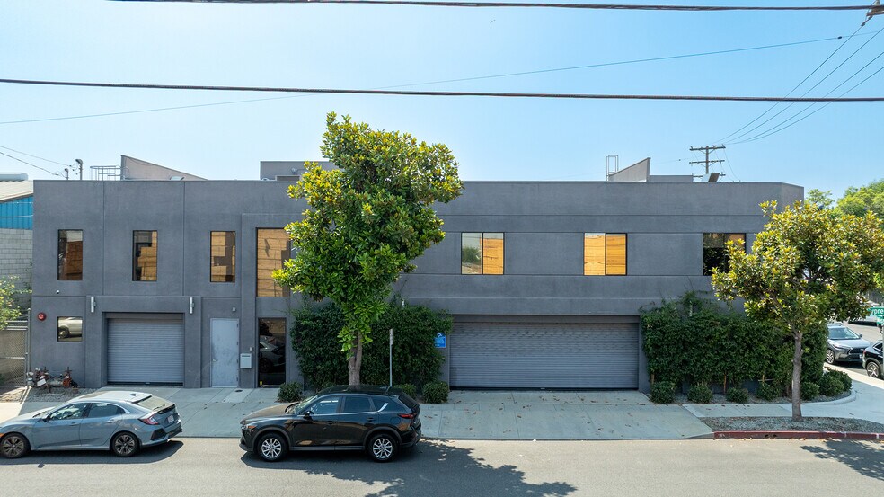 120 W Cypress Ave, Burbank, CA à vendre - Photo de l’immeuble – Image 3 sur 15