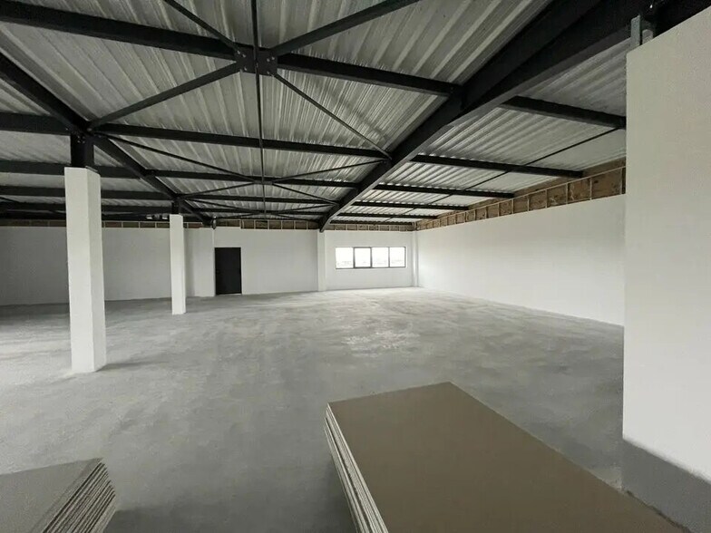 Local d’activités dans Le Mesnil-Amelot à louer - Photo intérieure – Image 2 sur 13