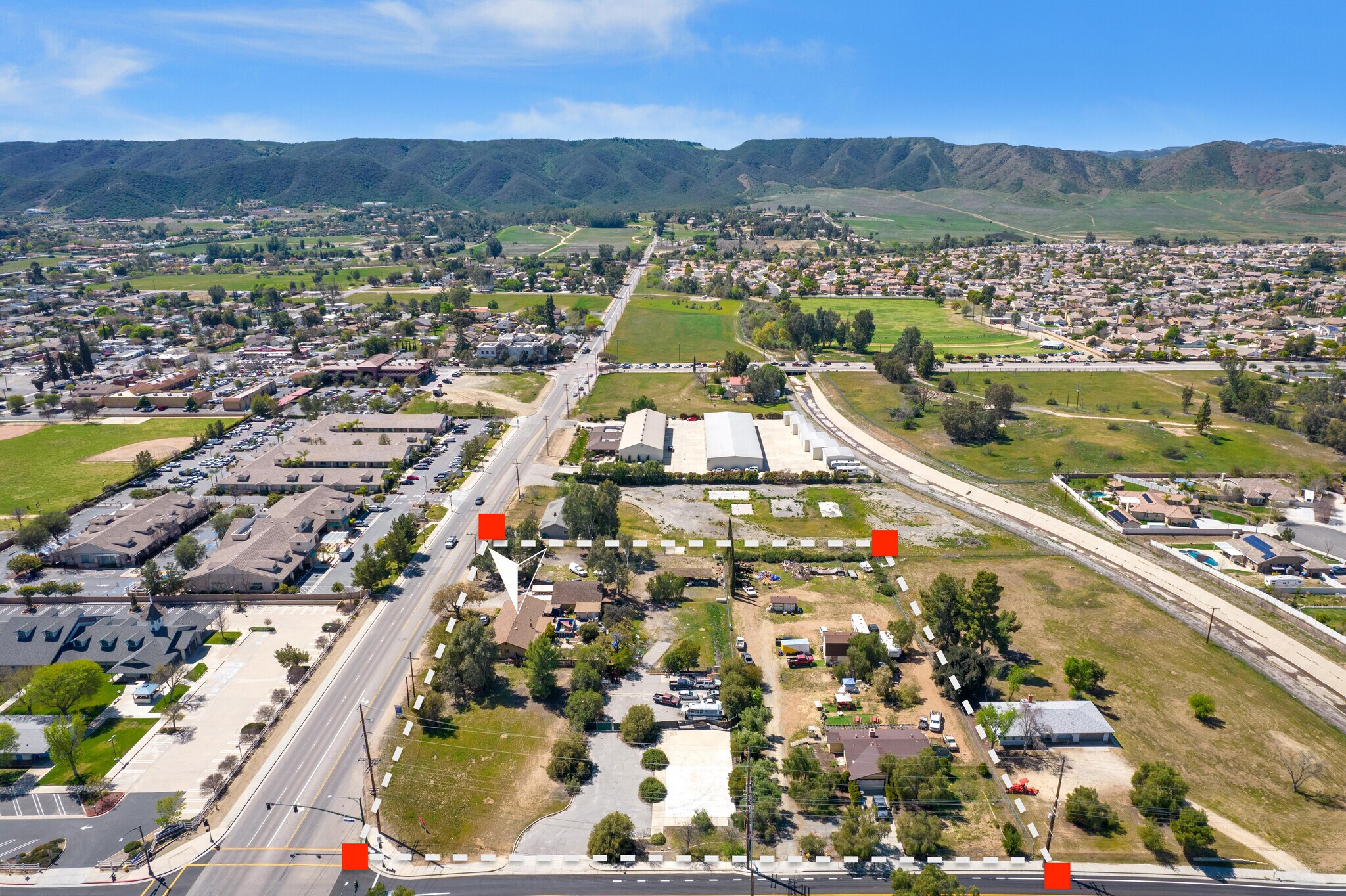 24585 Adams Ave, Murrieta, CA à vendre Photo principale– Image 1 sur 20