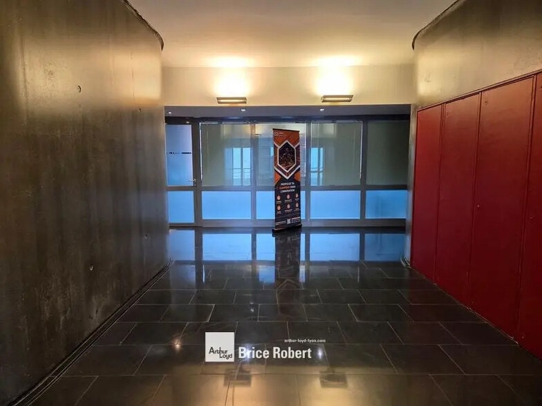 Bureau dans Lyon à louer - Hall d’entrée – Image 2 sur 11