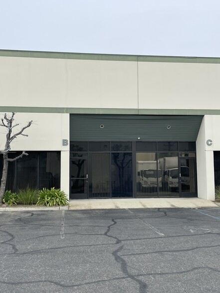 100 S Reservoir St, Pomona, CA à louer - Photo de l’immeuble – Image 1 sur 11