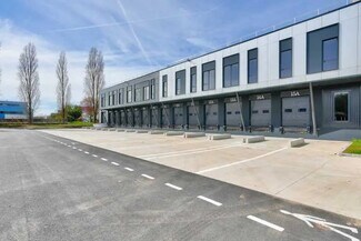 Plus de détails pour 10 Avenue Des Frères Lumière, Trappes - Industriel/Logistique à louer