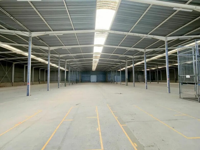 Industriel/Logistique dans La Veuve à vendre - Photo de l’immeuble – Image 3 sur 7