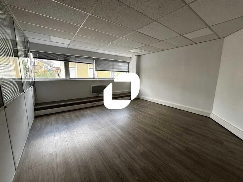 Bureau dans Corbeil-Essonnes à louer - Photo de l’immeuble – Image 3 sur 6