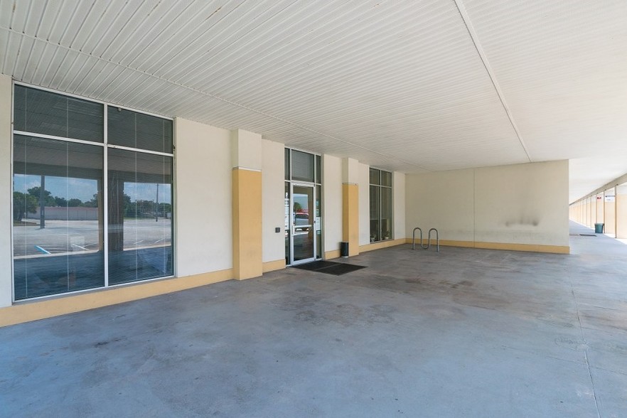 333 N Lake Parker Ave, Lakeland, FL à louer - Photo intérieure – Image 2 sur 7