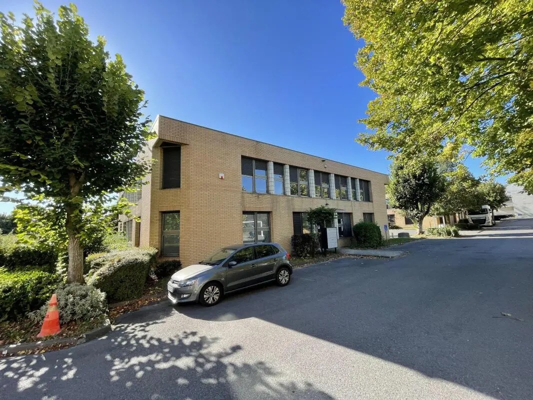 Bureau dans Torcy à louer Photo de l’immeuble– Image 1 sur 9