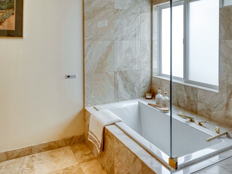 6601 E Seaside Walk, Long Beach, CA à vendre - Photo de l’immeuble – Image 3 sur 22