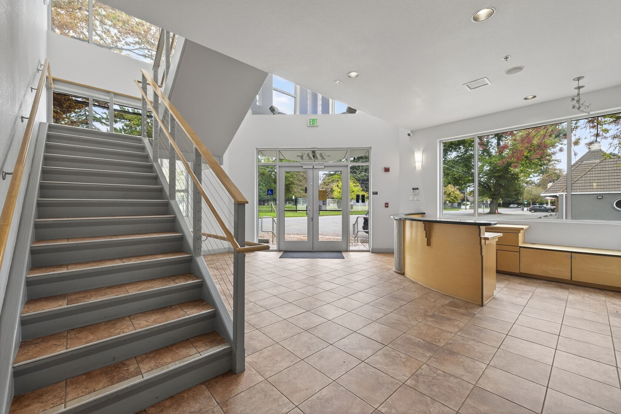 2725 Riverside Blvd, Sacramento, CA à vendre Photo de l’immeuble– Image 1 sur 14