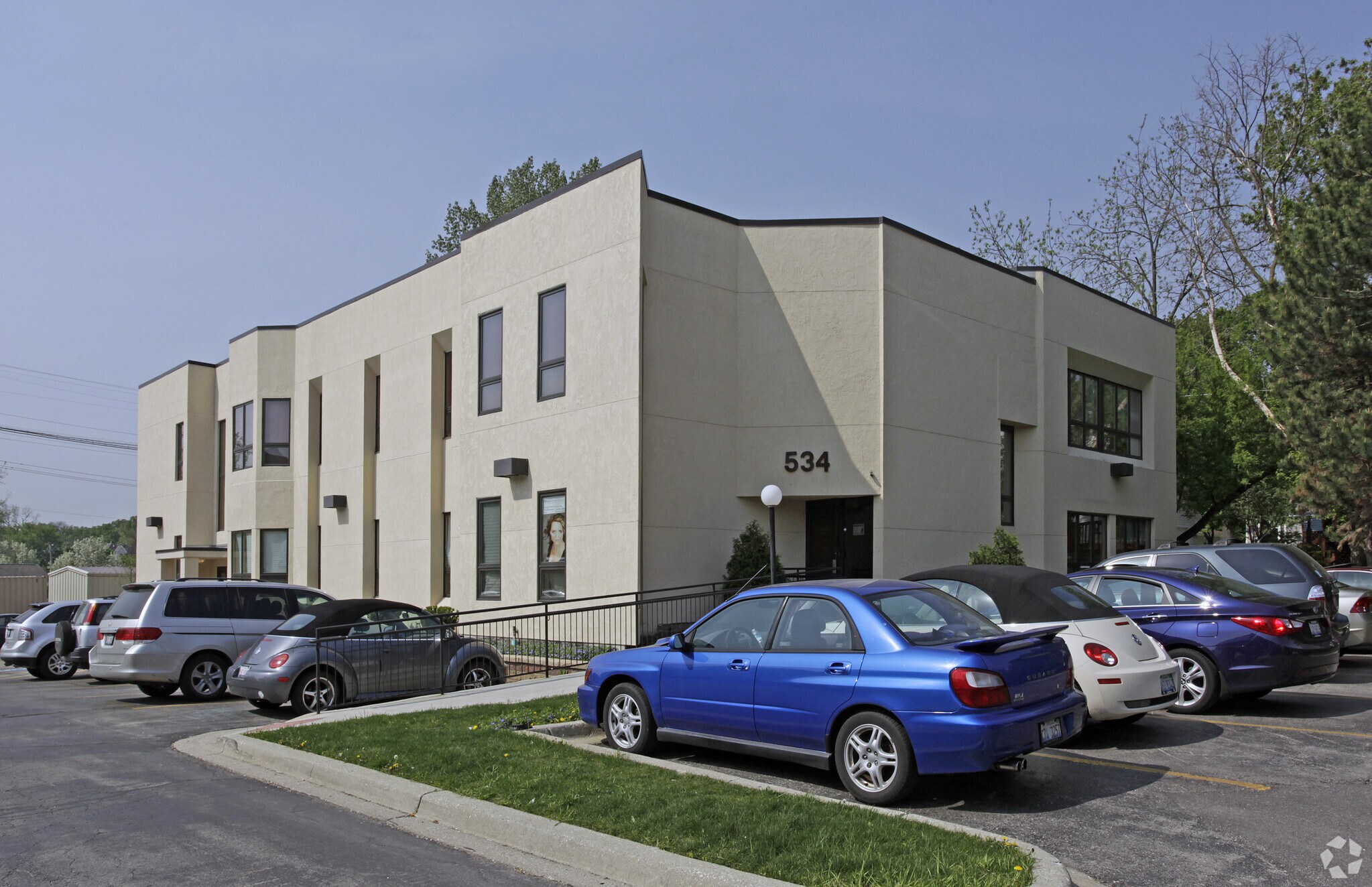 534 Chestnut St, Hinsdale, IL à louer Photo principale– Image 1 sur 23