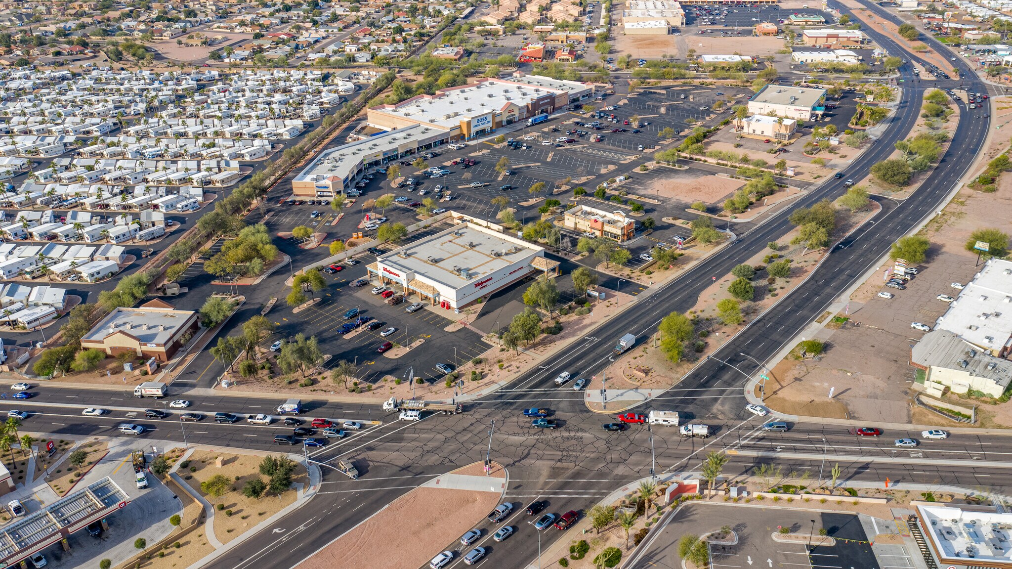 185 W Apache Trl, Apache Junction, AZ à louer Photo de l’immeuble– Image 1 sur 7