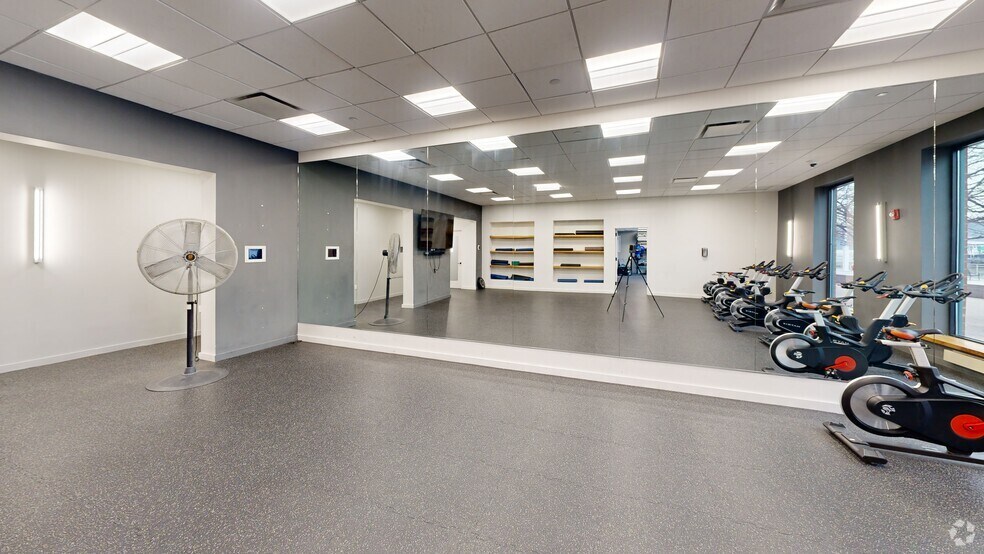 1 Van Der Donck St, Yonkers, NY à louer - Numérisation 3D Matterport – Image 2 sur 8