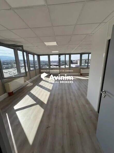 Industriel/Logistique dans Annecy à louer - Photo de l’immeuble – Image 3 sur 15