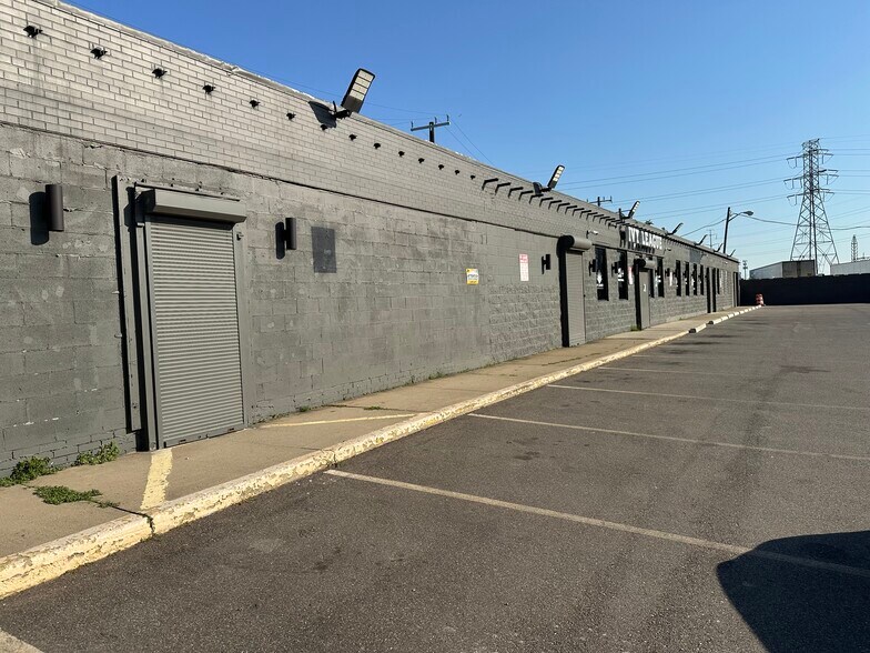 465 S Schaefer Hwy, Detroit, MI à louer - Photo de l’immeuble – Image 3 sur 6