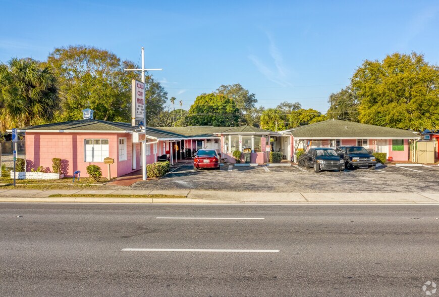 8210 4th St N, Saint Petersburg, FL à vendre - Photo de l’immeuble – Image 1 sur 2