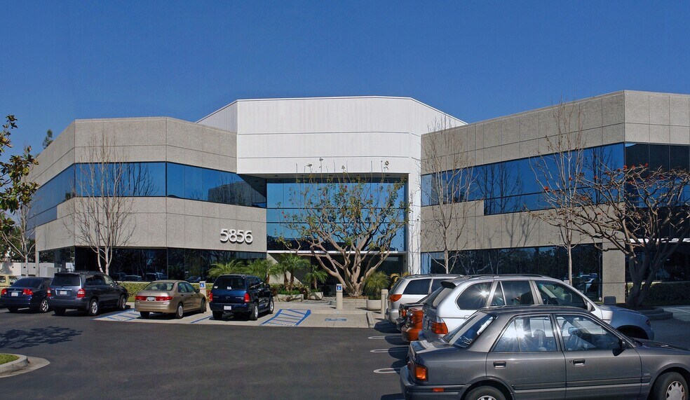 5856 Corporate Ave, Cypress, CA à louer - Photo de l’immeuble – Image 2 sur 4
