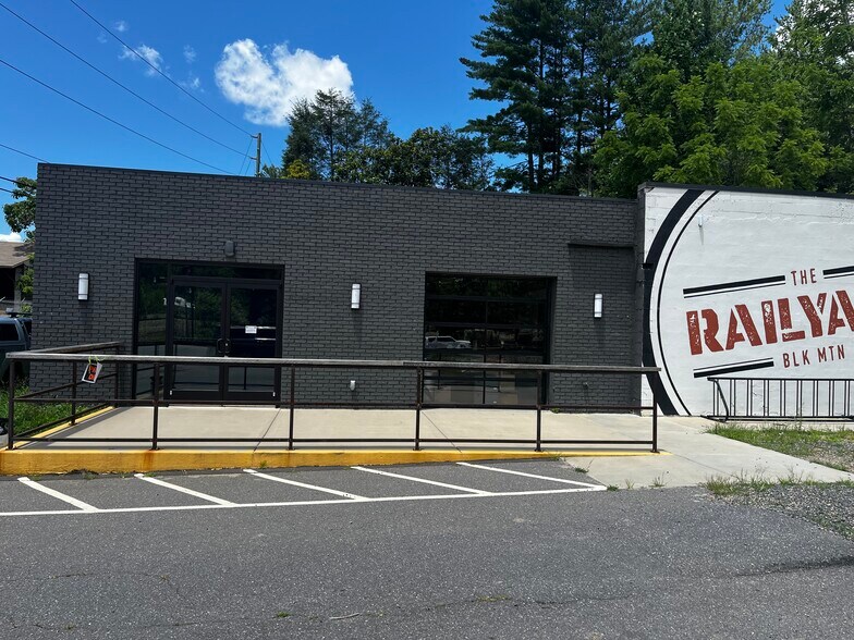 141 Richardson Blvd, Black Mountain, NC à vendre - Photo de l’immeuble – Image 1 sur 16