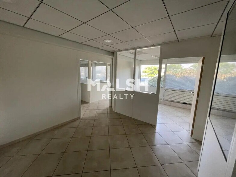 Bureau dans Taluyers à louer - Photo de l’immeuble – Image 2 sur 7