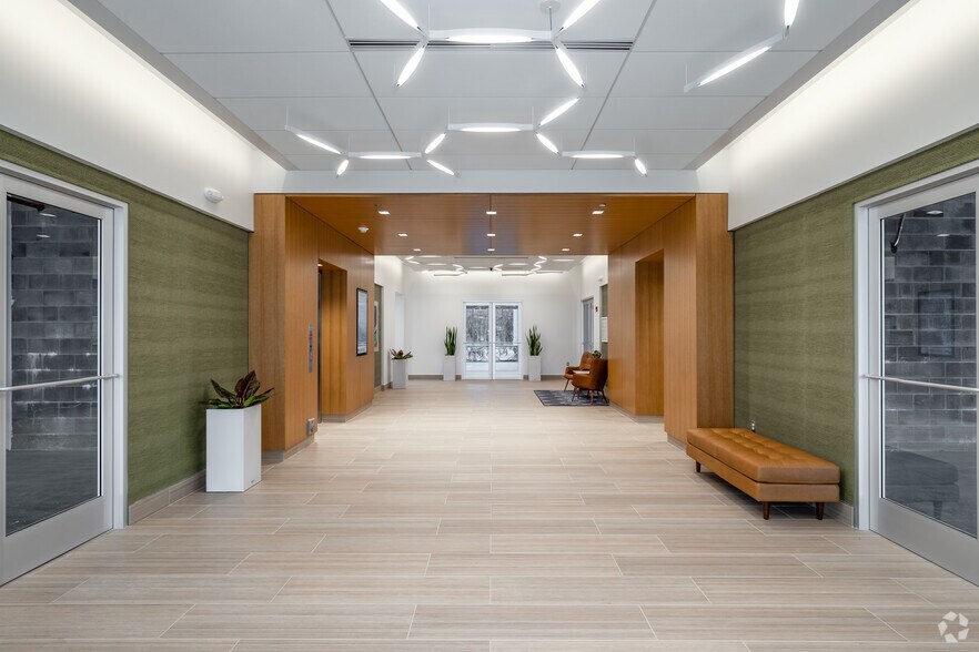 7100 Guilford Dr, Frederick, MD à louer - Hall d’entrée – Image 2 sur 13