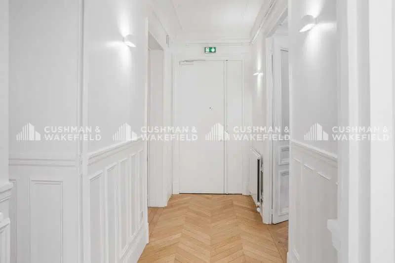 22 Rue De Maubeuge, Paris à louer - Photo de l’immeuble – Image 3 sur 9
