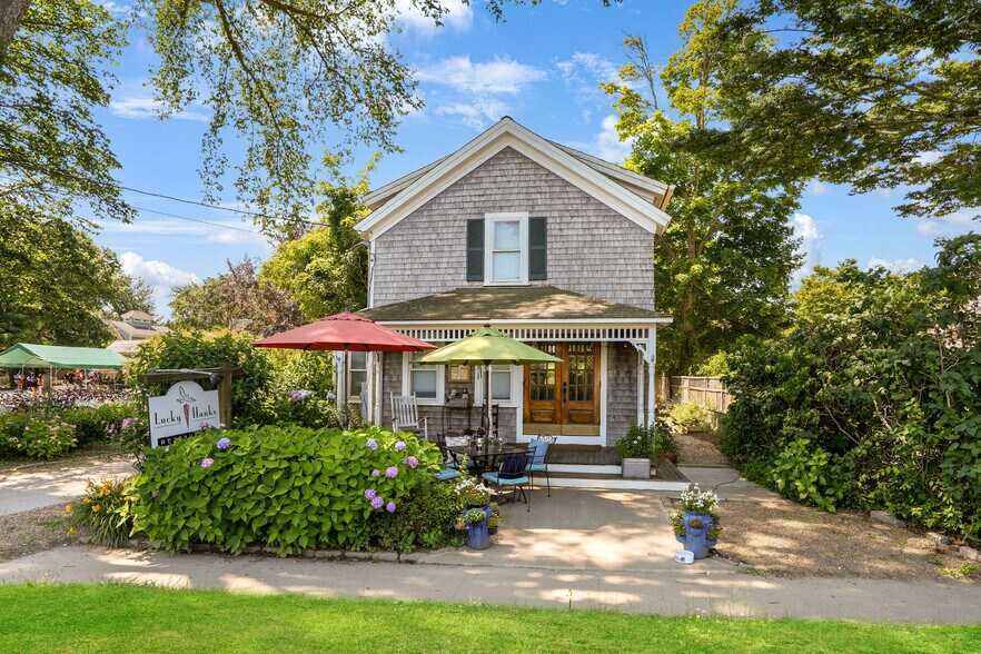 218 Upper Main St, Edgartown, MA à vendre - Photo de l’immeuble – Image 3 sur 21