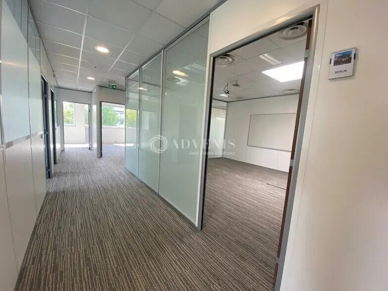 Bureau dans Cergy à louer - Photo de l’immeuble – Image 2 sur 8