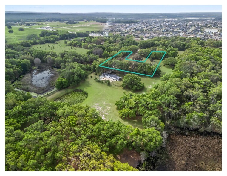 747 County Road 466A, Fruitland Park, FL à vendre - Photo principale – Image 1 sur 8