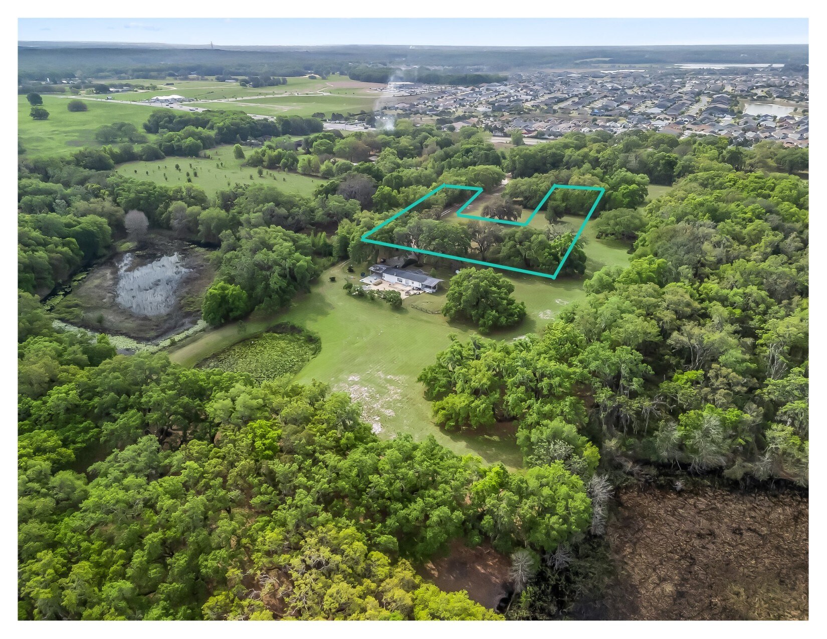 747 County Road 466A, Fruitland Park, FL à vendre Photo principale– Image 1 sur 9