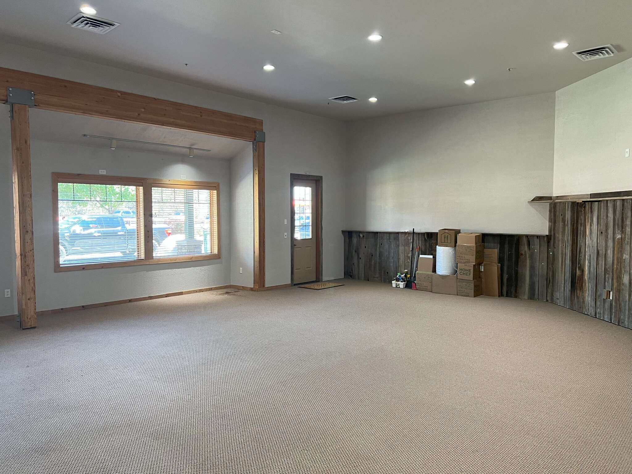 64670 Strickler Ave, Bend, OR à louer Photo de l’immeuble– Image 1 sur 6