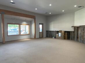 64670 Strickler Ave, Bend, OR à louer Photo de l’immeuble– Image 1 sur 6