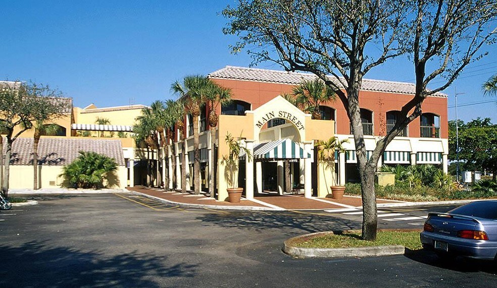 6701-6855 Main St, Miami Lakes, FL à louer - Photo de l’immeuble – Image 3 sur 5