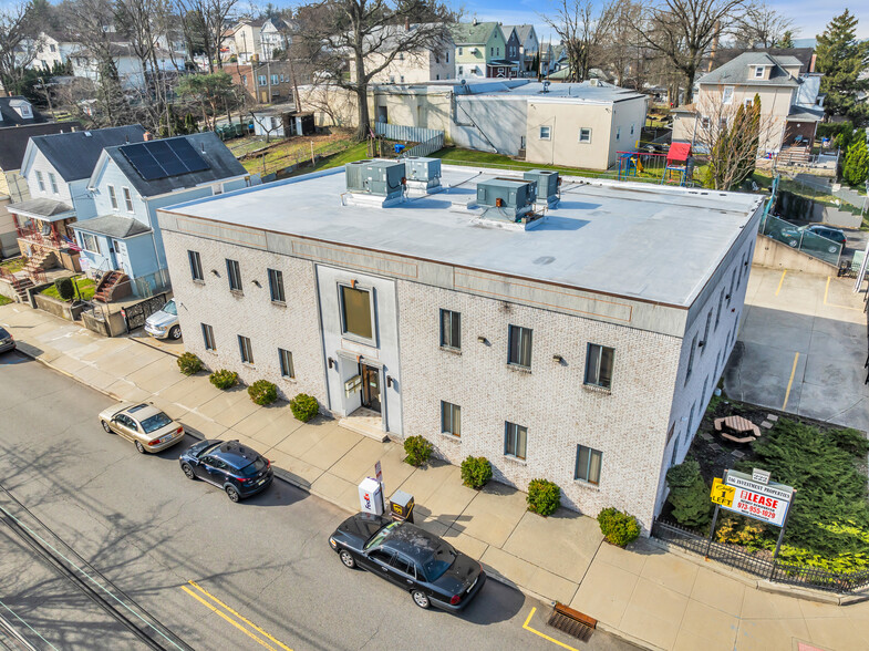 222 Outwater Ln, Garfield, NJ à louer - Aérien – Image 2 sur 8