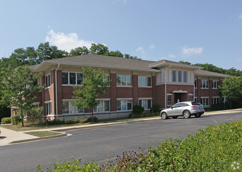 2455 Dean St, St Charles, IL à louer - Photo de l’immeuble – Image 3 sur 13